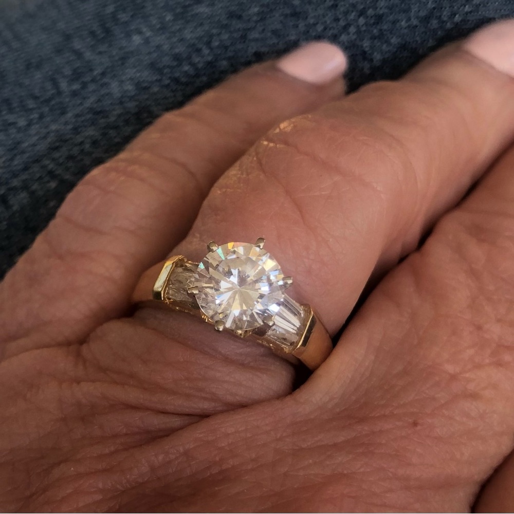14kt Synthetic 1 Ct Diamond ring yellow gold with baguettes on side